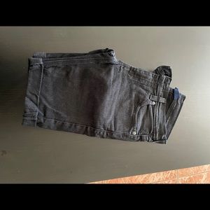 Levi’s short all black size 29-30
